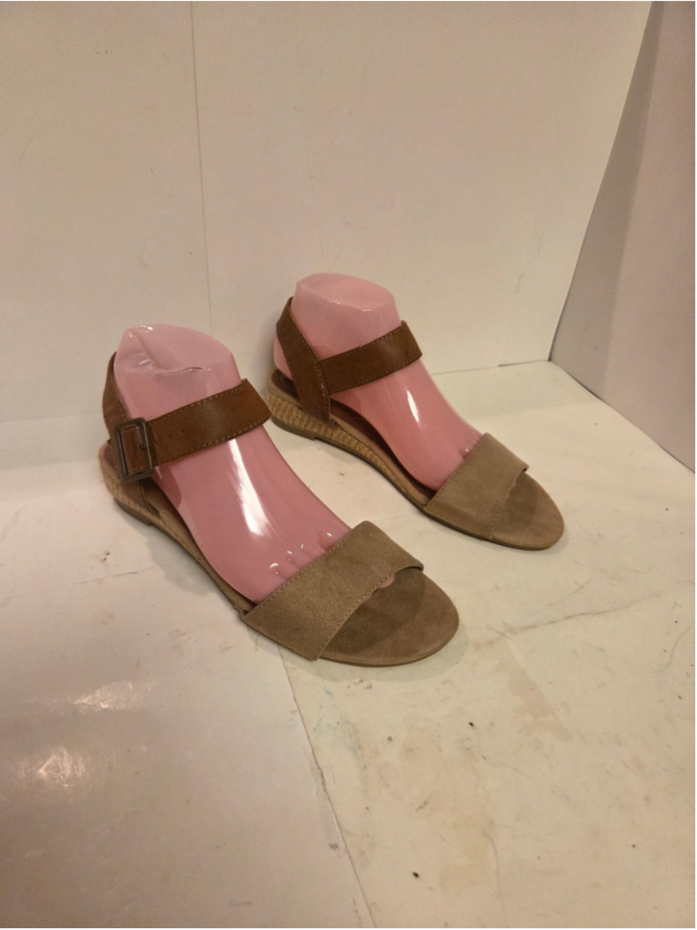Women's Comfort Plus Wedge Sandals Size 8.5 Beige Brown